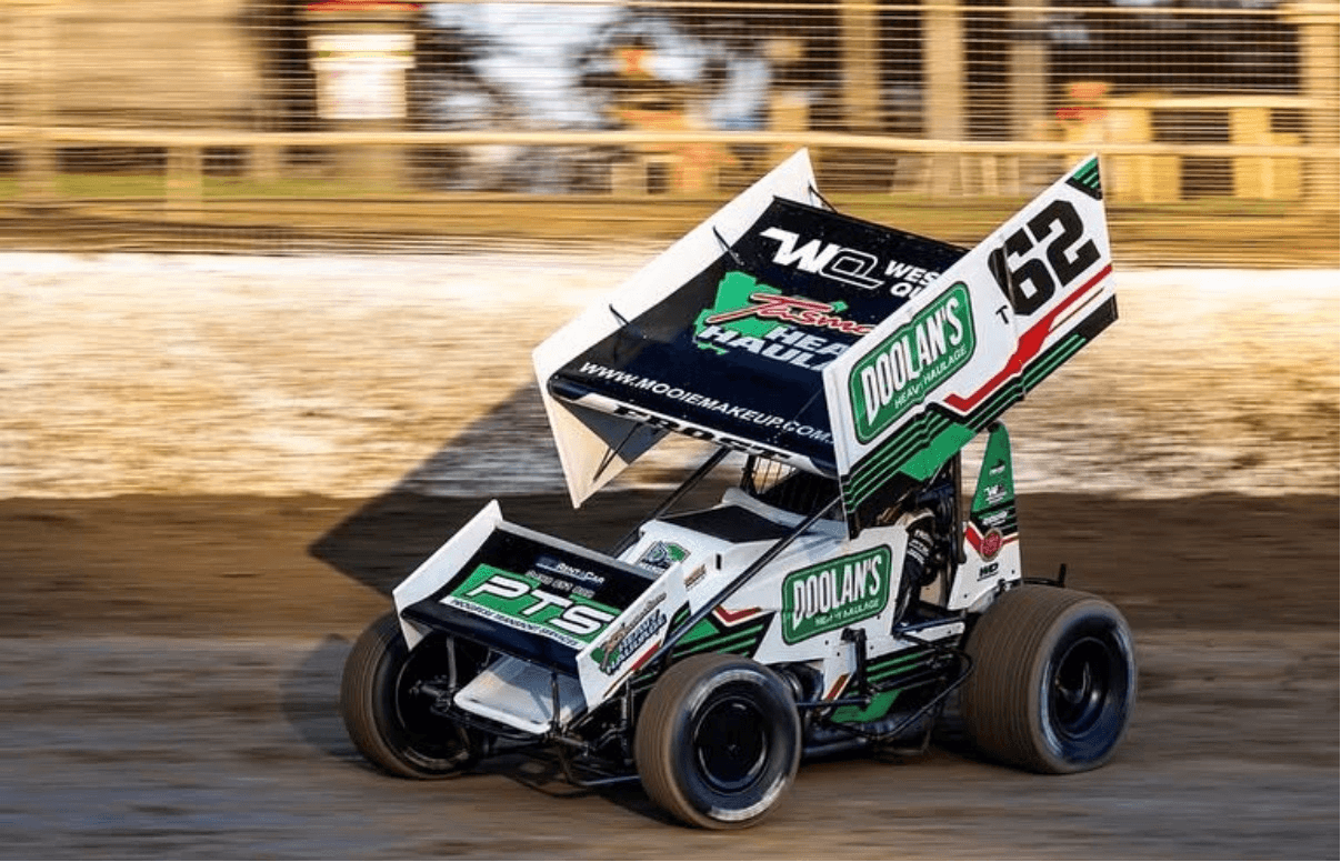 Racing at Avalon Raceway
